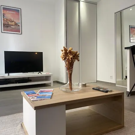 Confortable - Parking Inclus - Proche Juan-les-pins Apartment